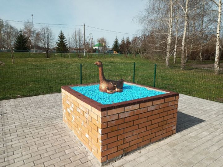 На Белгородчине установили памятник гусю