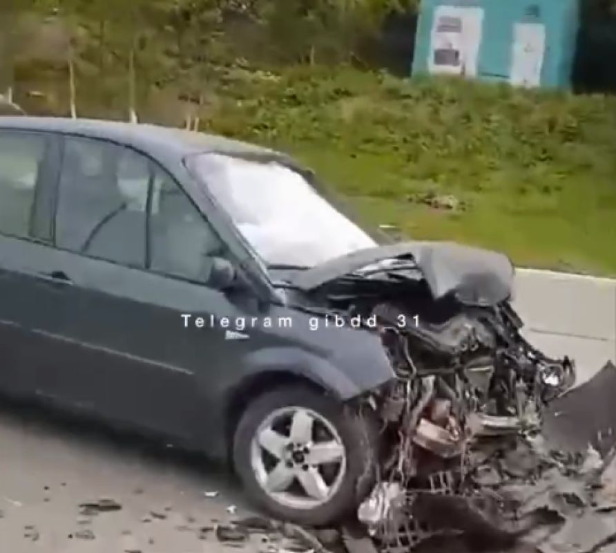 В Губкине два человека пострадали в жестком лобовом столкновении