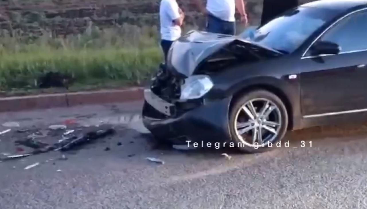 Водитель пострадал в аварии, оказавшись между прицепом и автомобилем