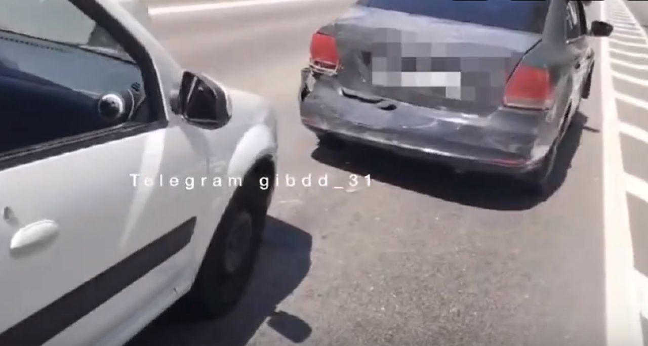 В массовой аварии в центре Белгорода пострадала девушка