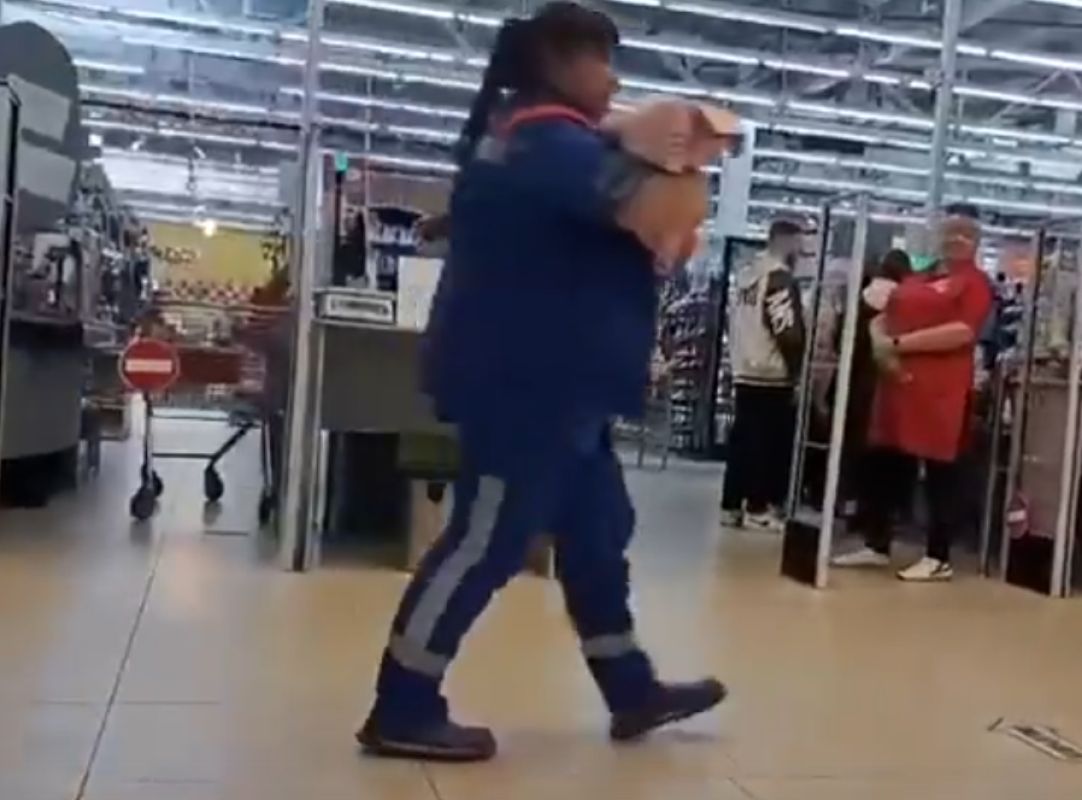 В Старом Осколе девушка-подросток родила ребенка в туалете супермаркета