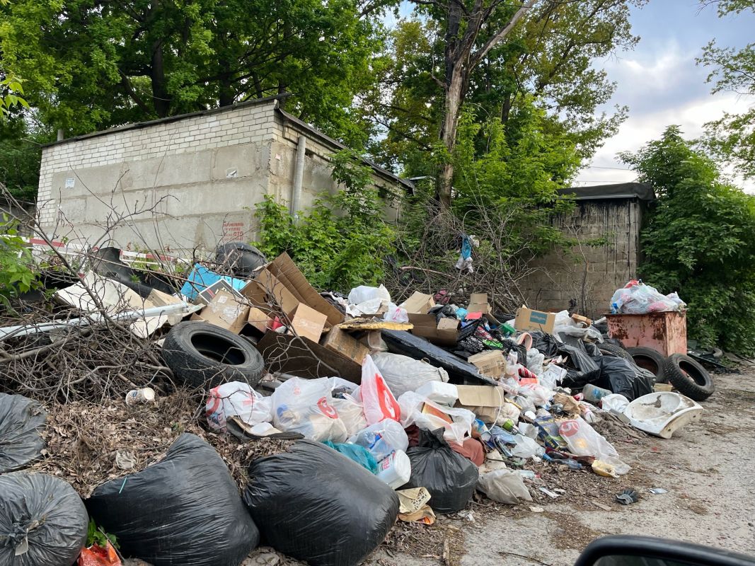 ЦЭБ прекратил вывозить мусор из Новой Таволжанки из-за обстрелов