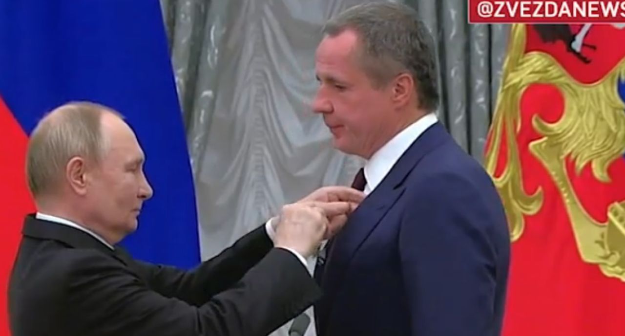 Путин наградил Вячеслава Гладкова орденом Мужества