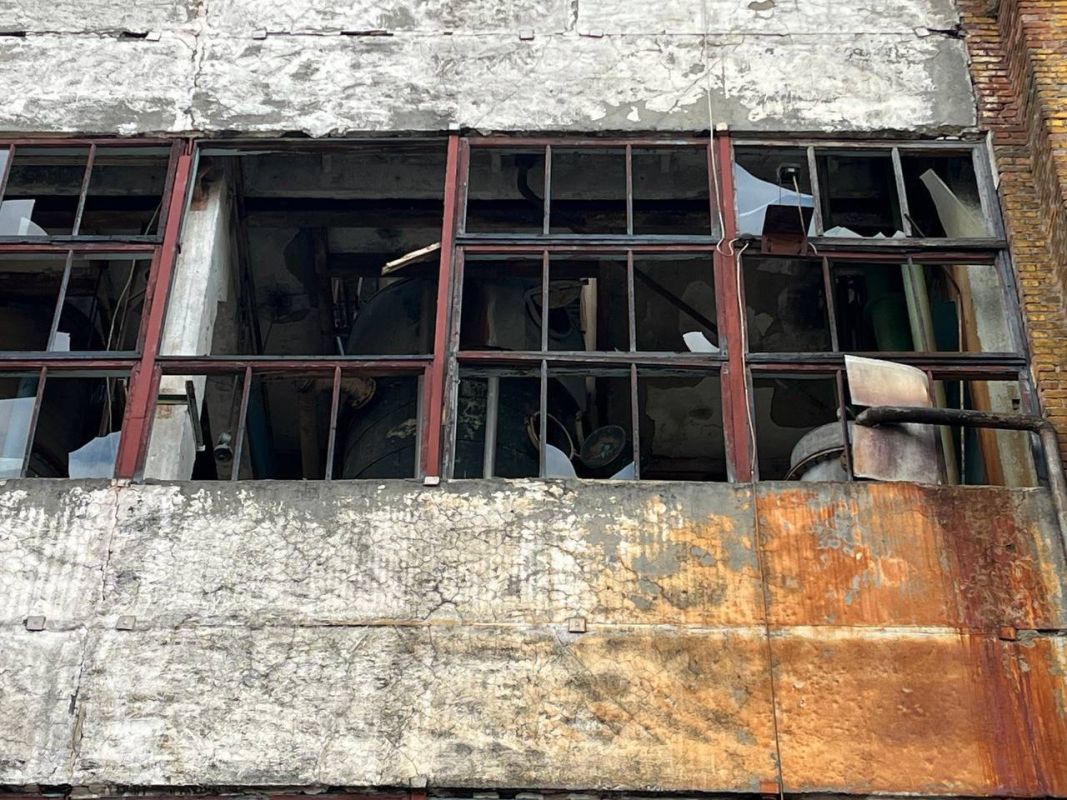 В Веселой Лопани беспилотник влетел в коммерческое здание