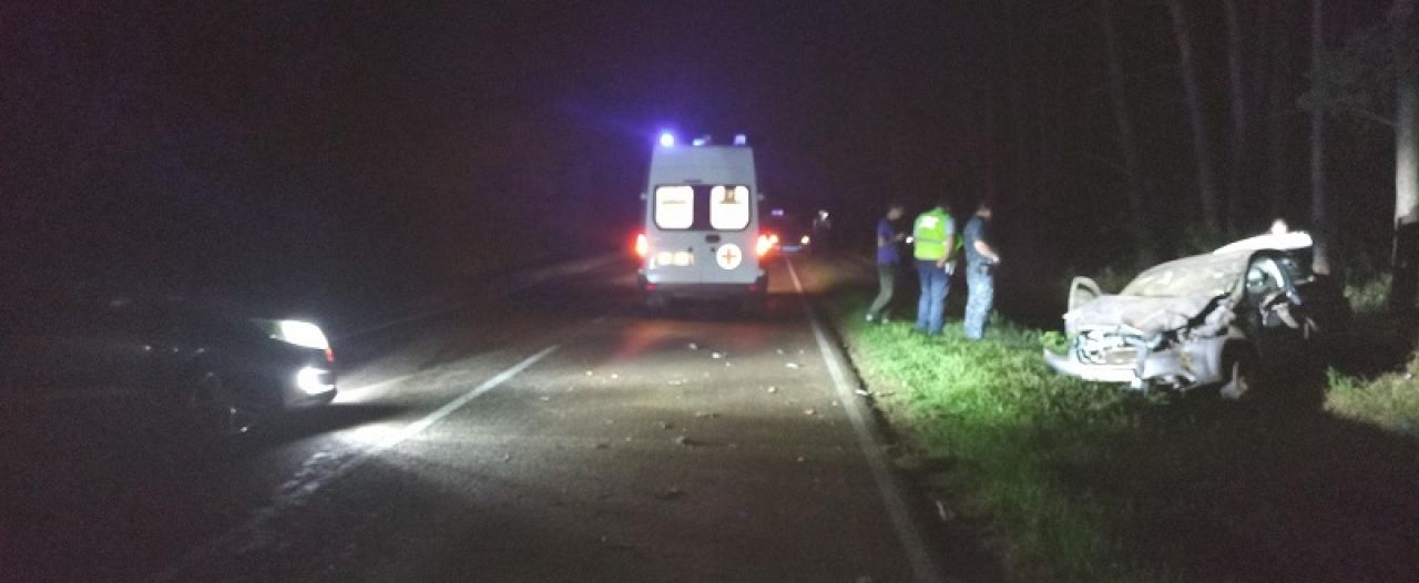 В Белгородской области перевернулась иномарка с двумя девушками