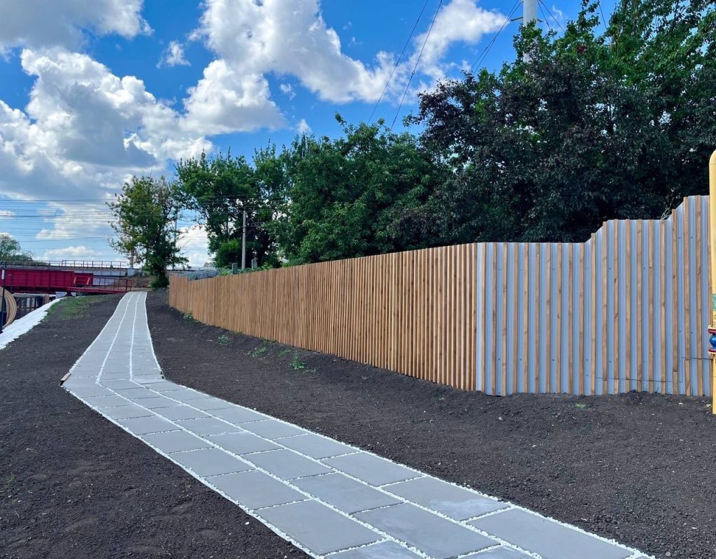 В парке «Берега» появился безопасный тротуар