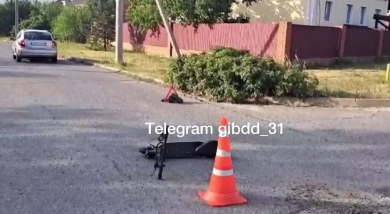 В Белгородской области двое детей врезались в машины на самокатах