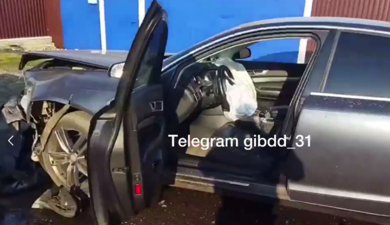 Два водителя не поделили пустую сельскую дорогу в Белгородской области