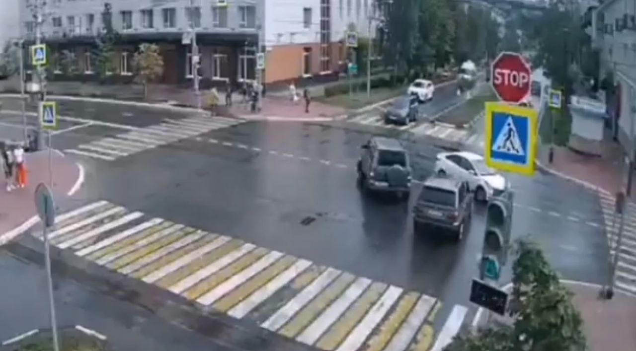 Две машины попали в обидное ДТП в центре Белгорода