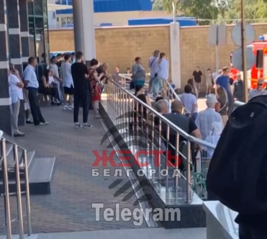 В Белгороде из торгового центра эвакуировали людей