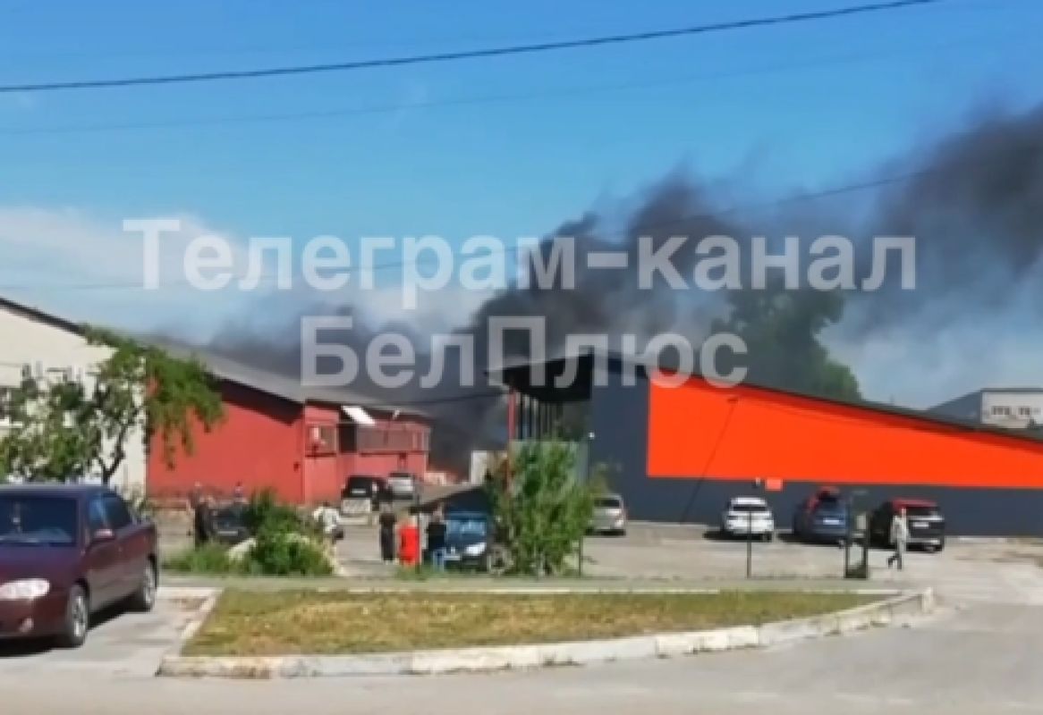 В Белгороде над улицей Корочанской поднялся огромный столб черного дыма