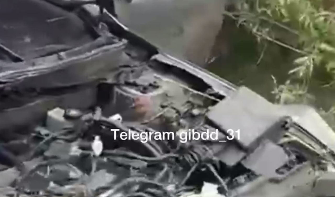 В Белгородской области на трассе перевернулась иномарка с молодым мужчиной