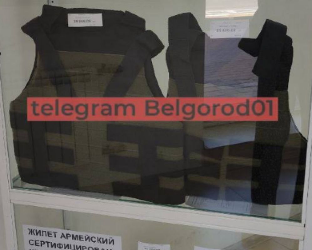 В Белгороде на витрине кондитерского магазина заметили бронежилеты