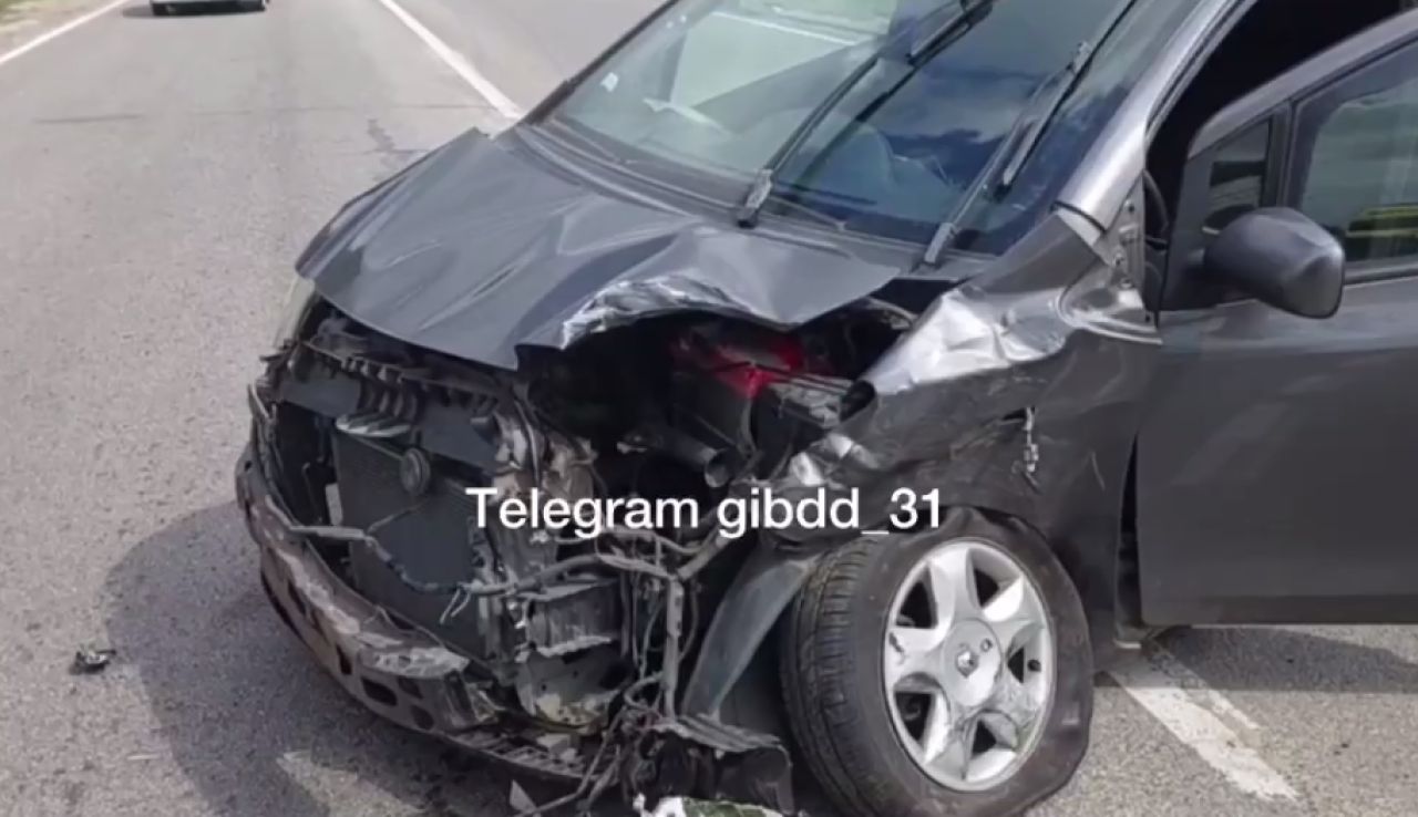 В Старом Осколе столкнулись две иномарки – пострадала женщина