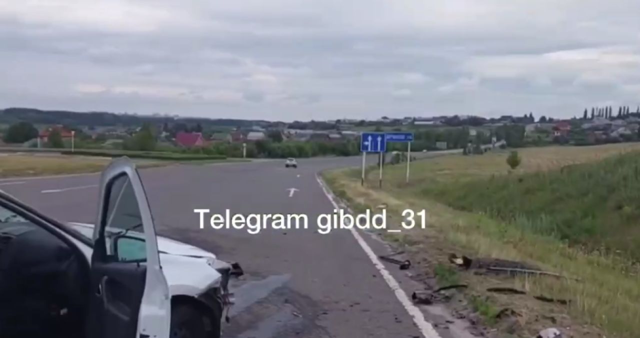 Автомобиль вылетел с дороги в Старом Осколе – пострадали два человека