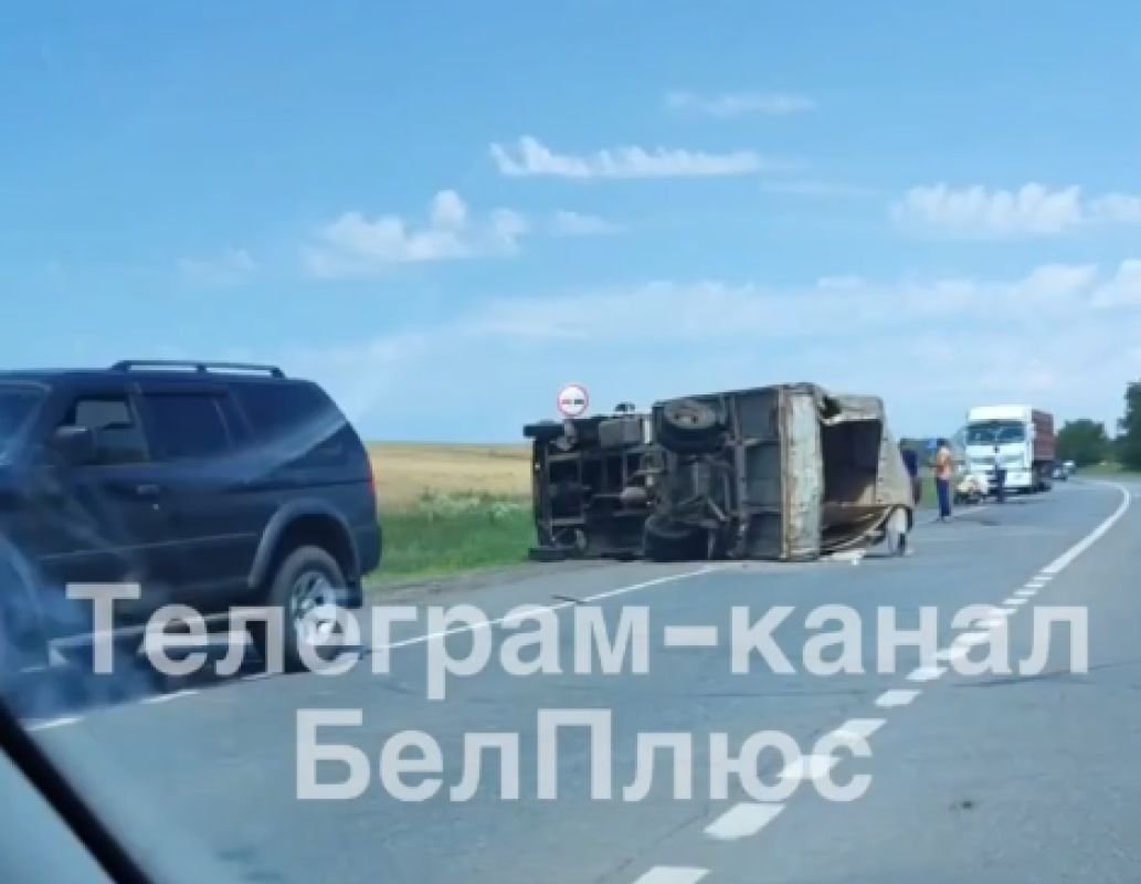 На трассе между Белгородом и Майским перевернулся грузовик