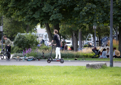 Самокатчиков могут начать штрафовать за нарушение ПДД