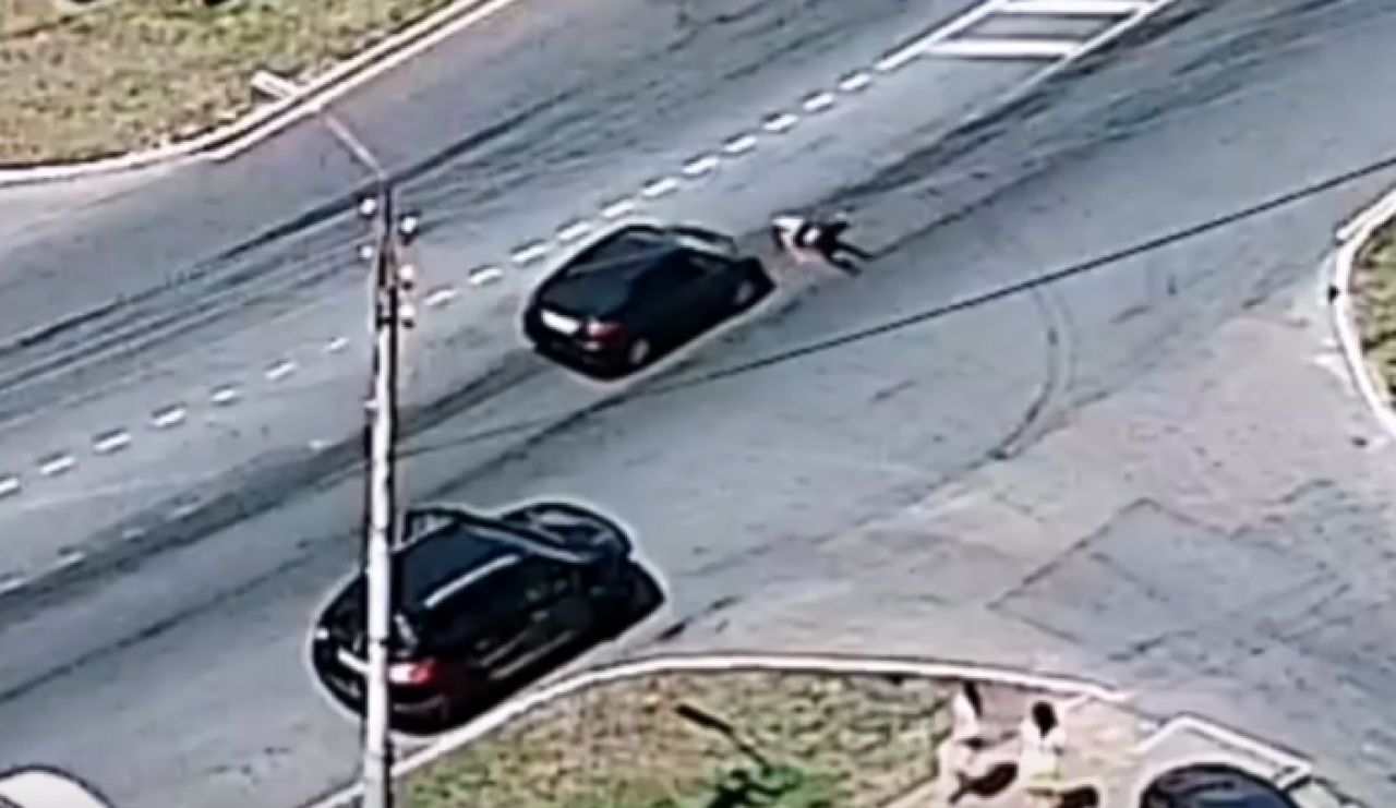 В Белгороде машина сбила парня, перебегавшего через дорогу