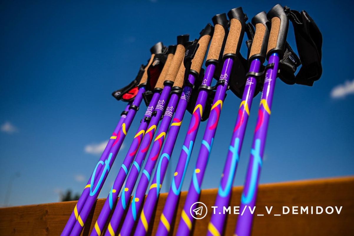 В парке «Берега» появились бесплатные палки для ходьбы