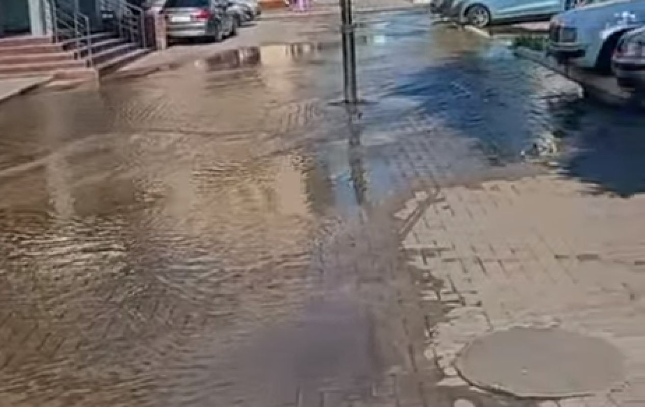 В центре Белгорода из-за коммунальной аварии в пяти домах отключили воду