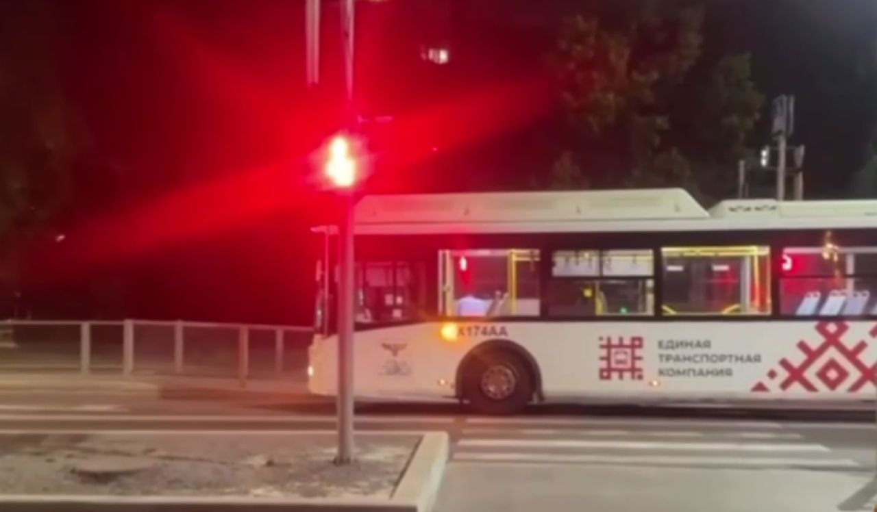 В Белгороде большой автобус сбил пешехода на Харгоре
