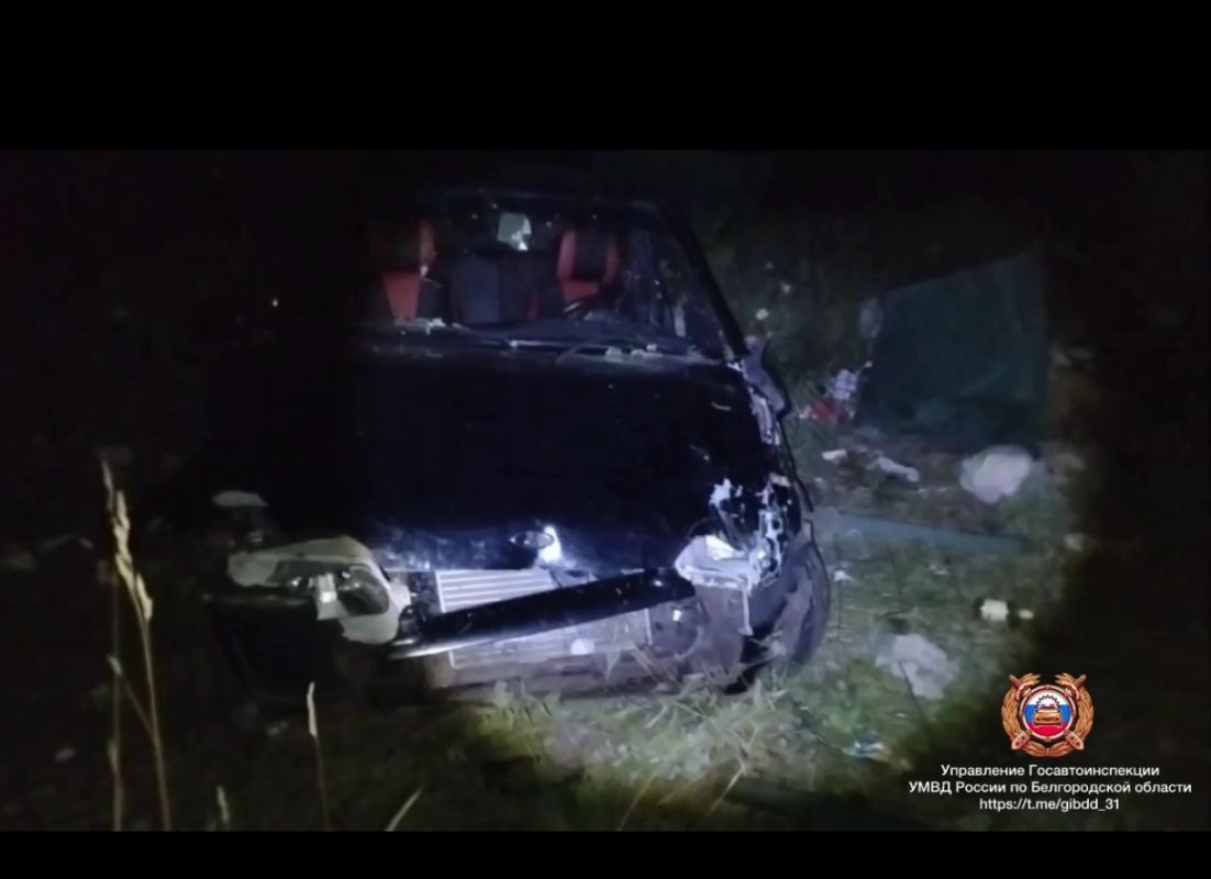 В Белгородской области легковушка протаранила мусорные баки