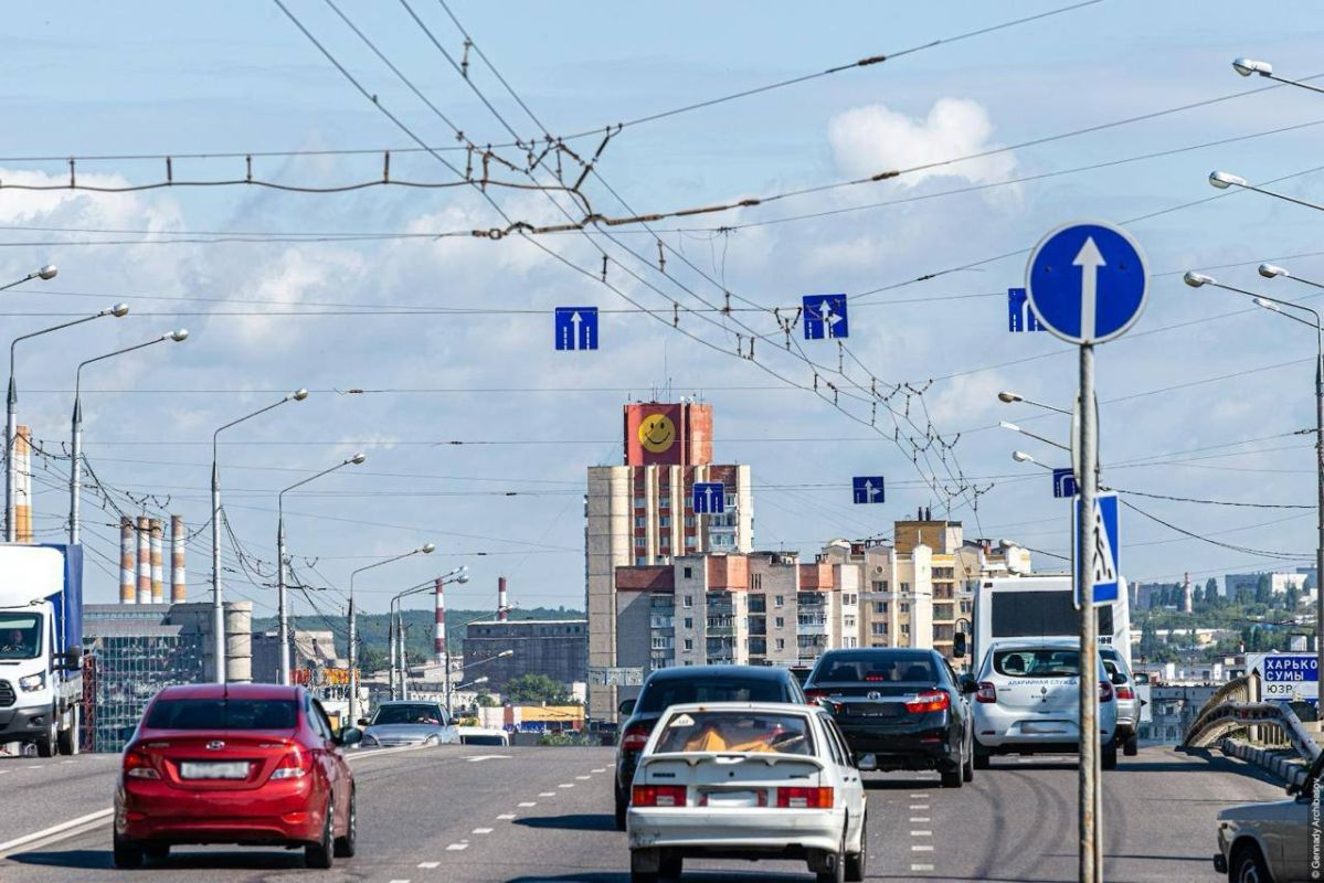 Знаменитый смайл на крыше высотки в Белгороде нарисуют заново