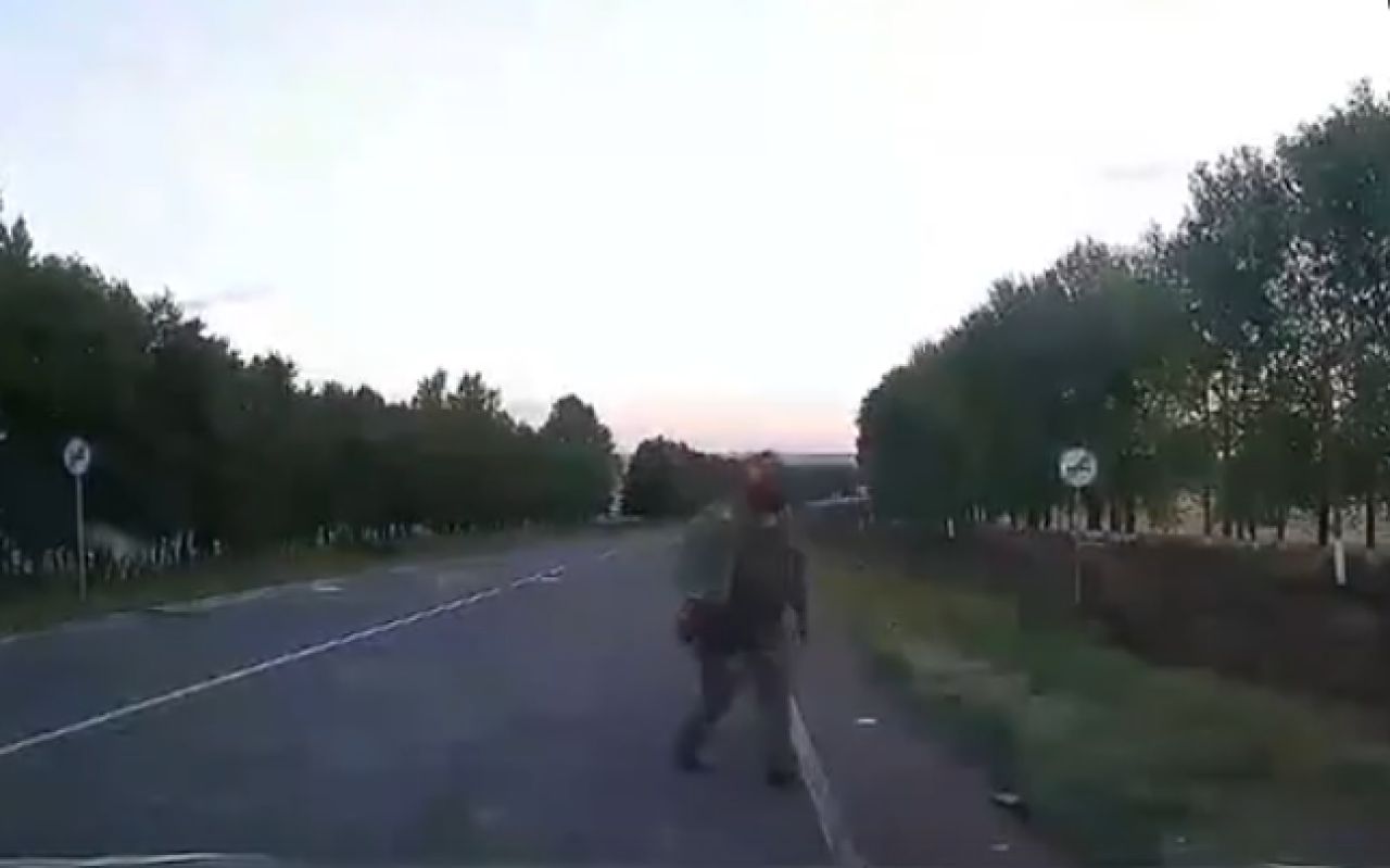 В сети появилось видео с участием известного военкора после атаки дрона