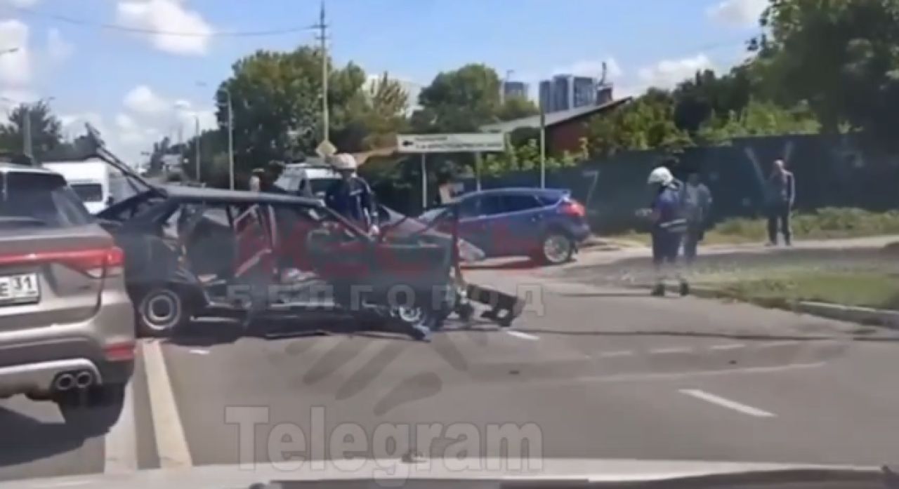 В Белгороде массовая авария парализовала движение на улице Красноармейской