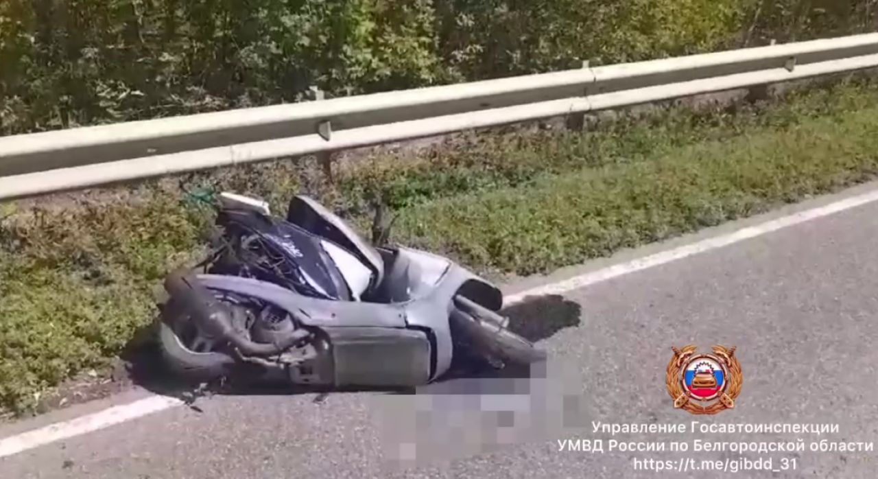 В Белгородской области под колесами иномарки погиб скутерист