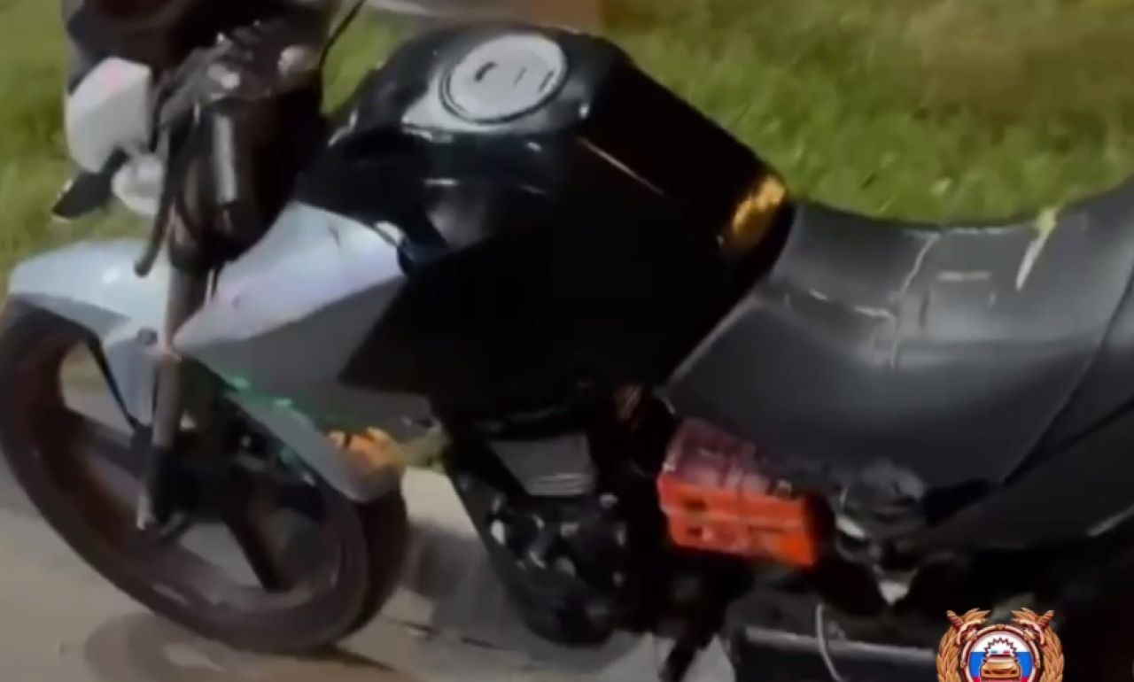 В Старом Осколе мотоциклист без прав пытался скрыться от полиции и попал в аварию