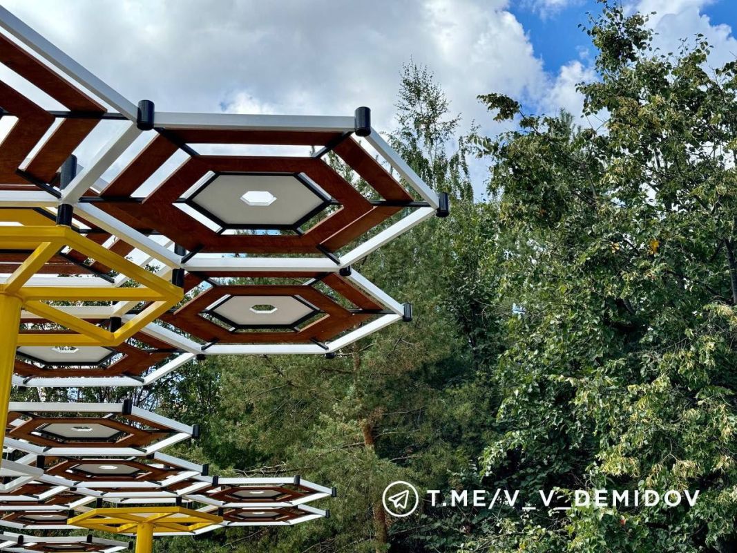 Белгородцы назвали бесполезными новые теневые навесы в парках и скверах