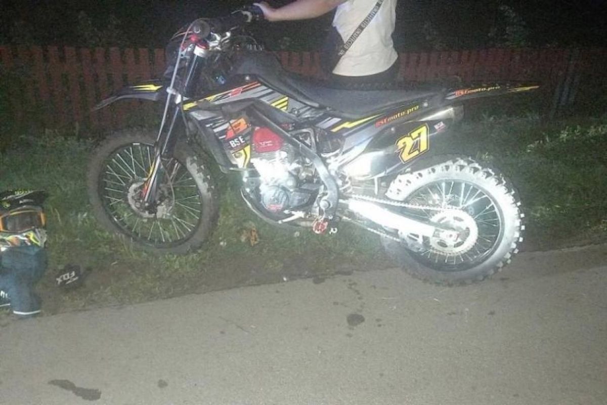 В Старом Осколе мотоцикл влетел в дорожный знак