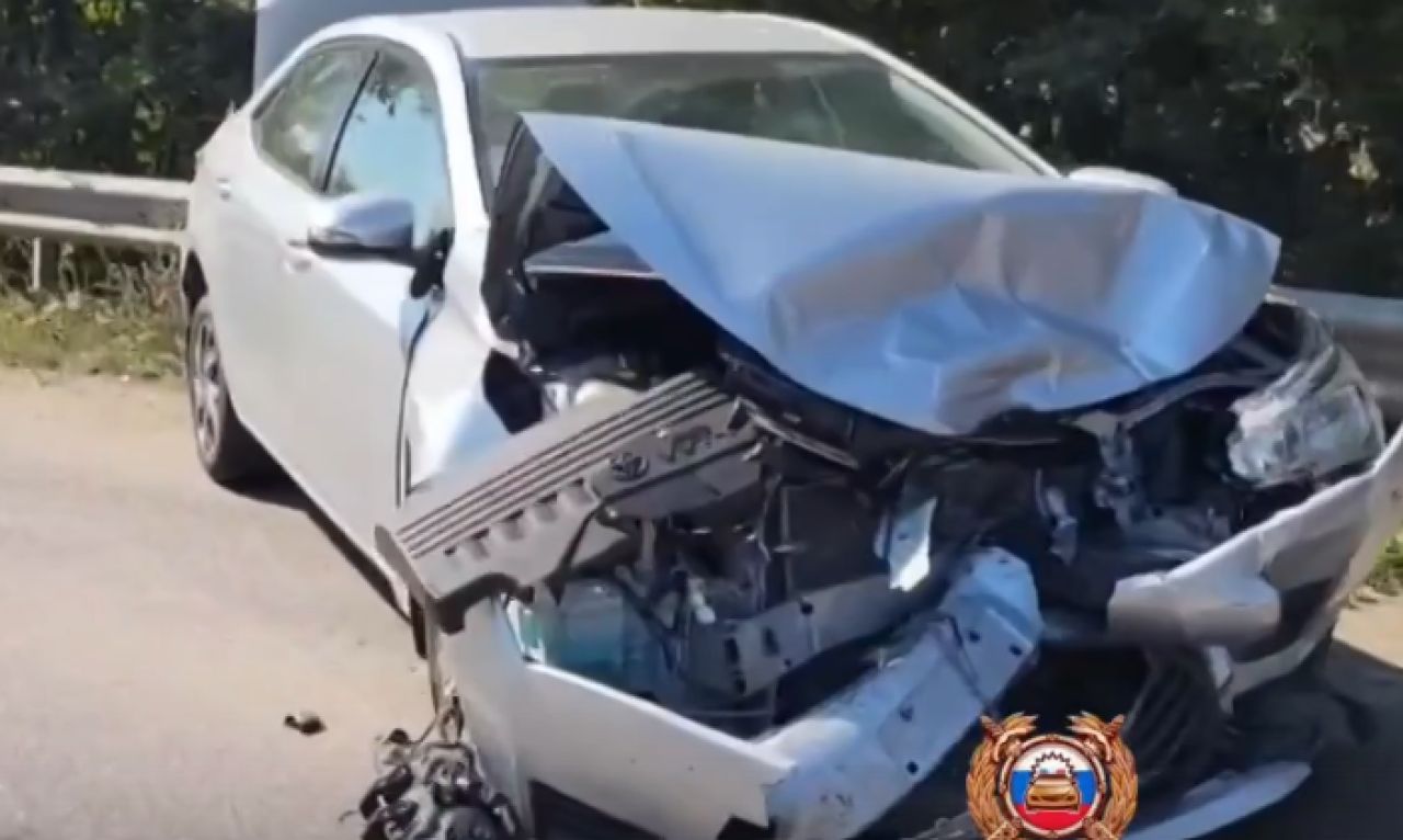 В Белгородской области лоб в лоб столкнулись две иномарки