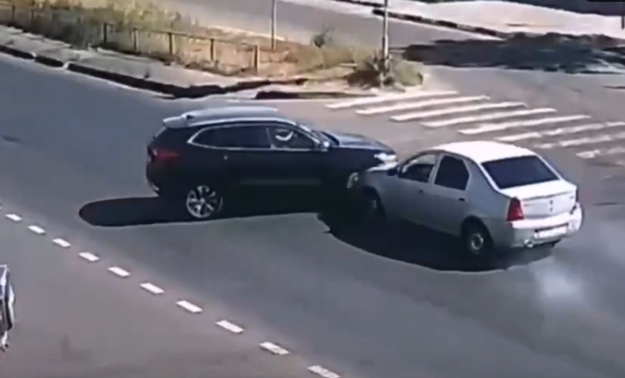 В Белгороде китайский внедорожник спровоцировал аварию