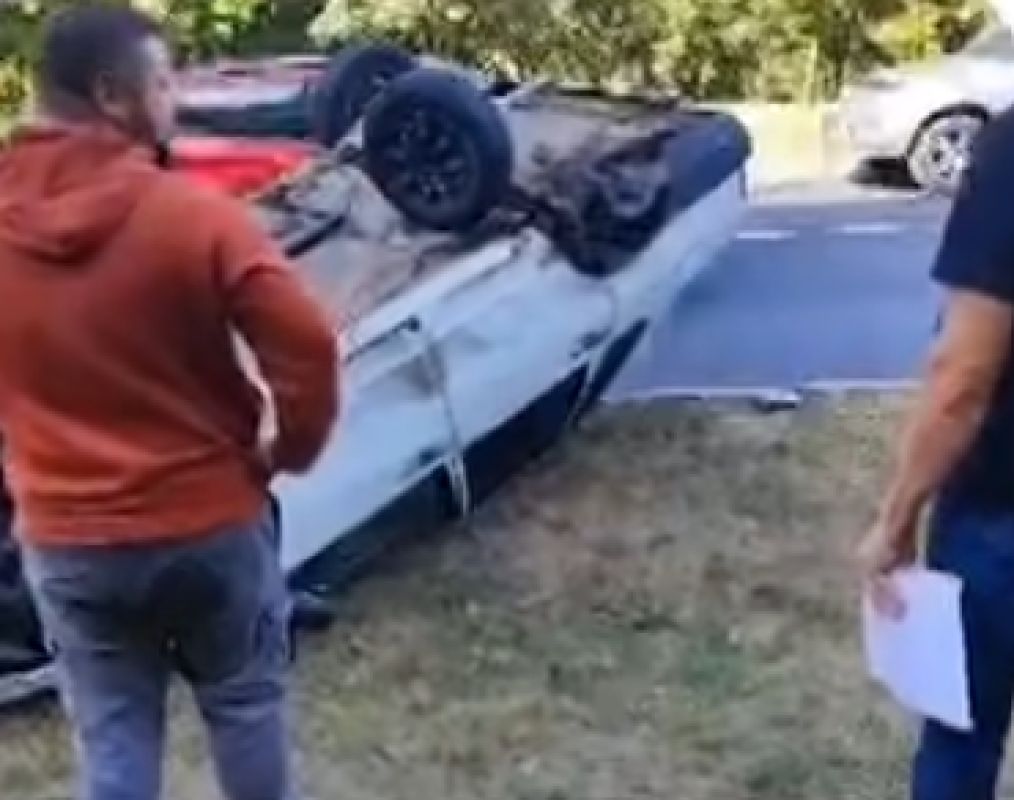 В Белгороде на бульваре Юности перевернулась машина