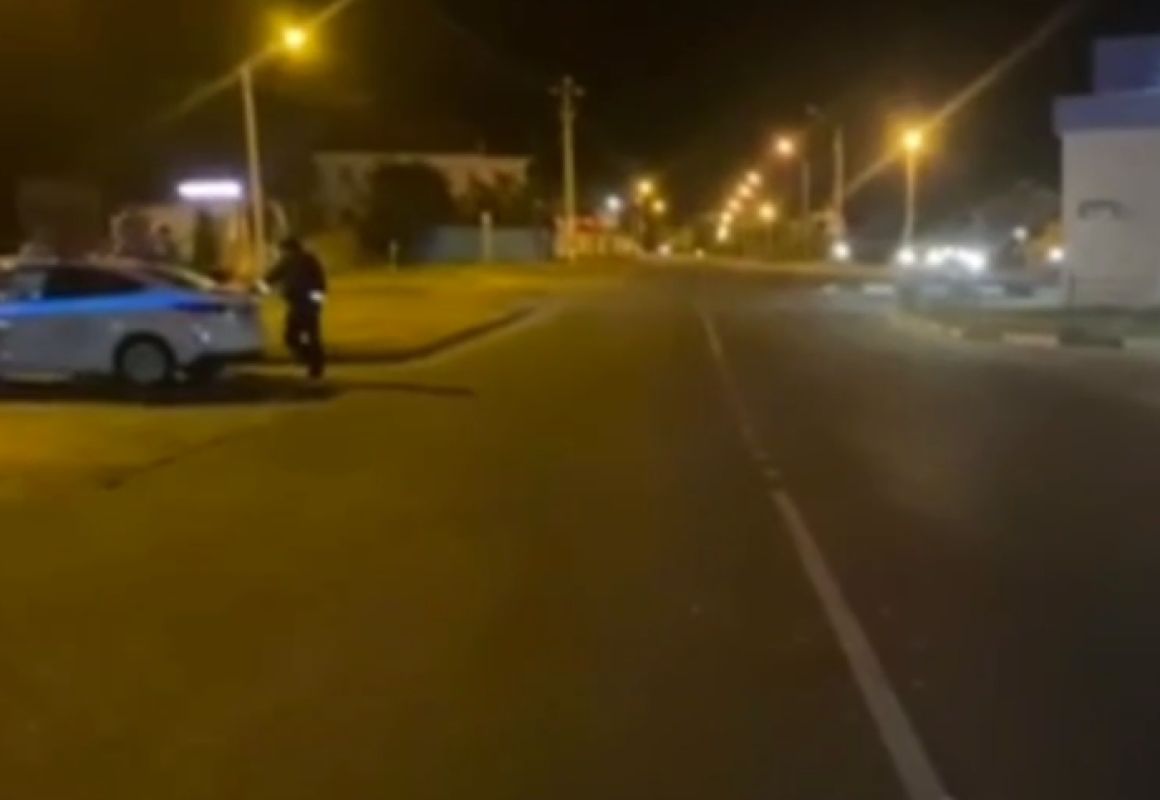 В Северном маршрутчик уронил двоих детей