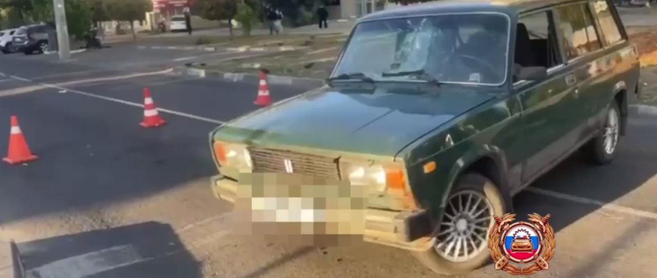 В Белгороде машина сбила папу и ребенка