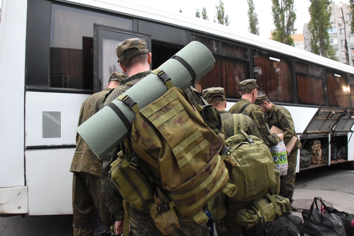 Путин постановил призвать на&nbsp;военную службу 133 тысячи человек