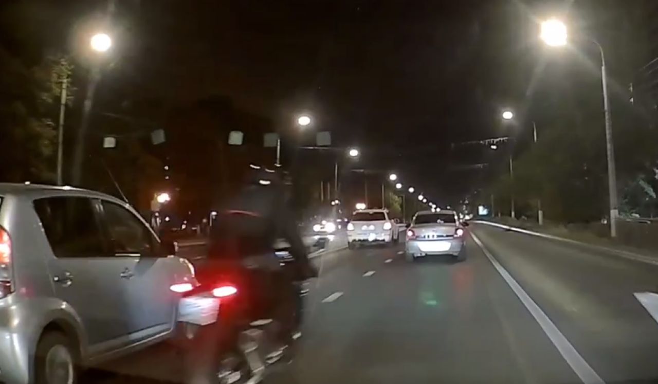 В Белгороде мотоциклиста оштрафовали за поездку по выделенке