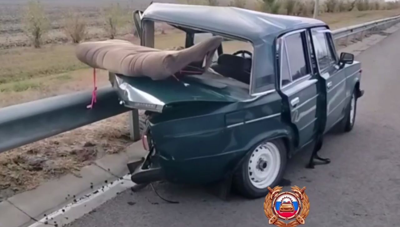 В Белгородской области «Жигули» смяло в жестком ДТП