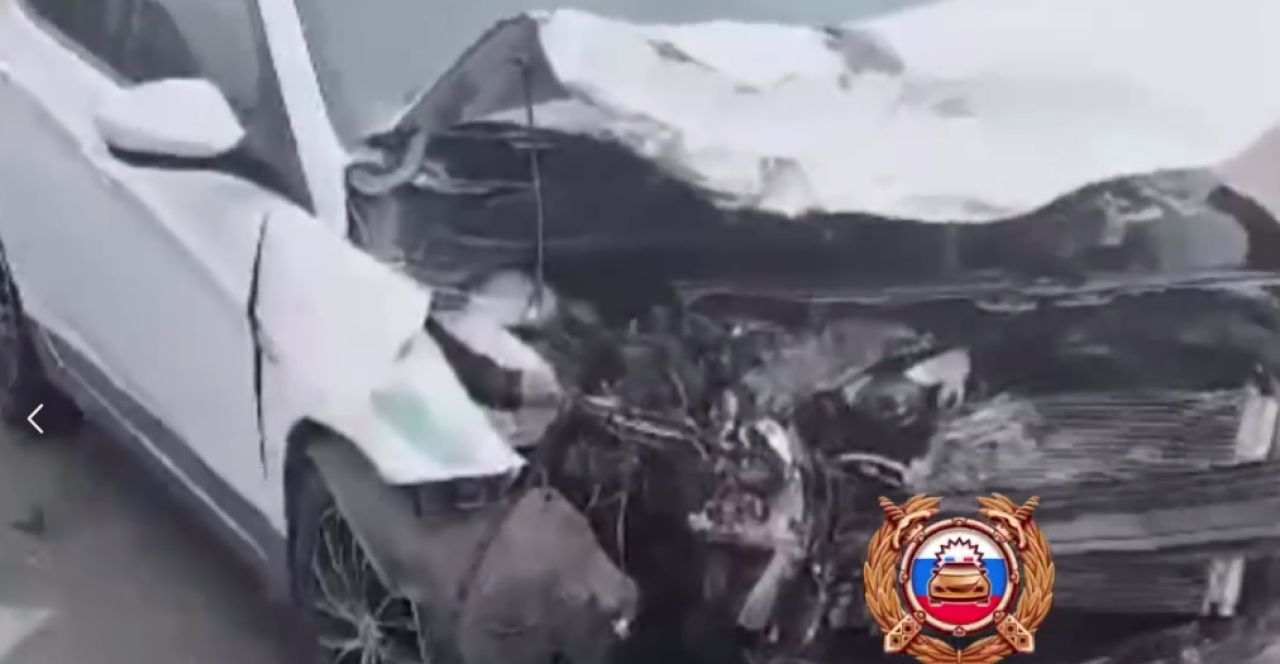 В Белгороде водитель пострадал в жестком столкновении двух машин