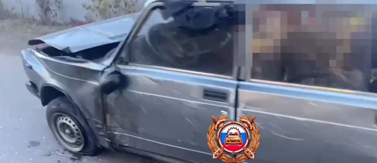 В Шопино легковушка попала в двойное столкновение с автобусом и столбом