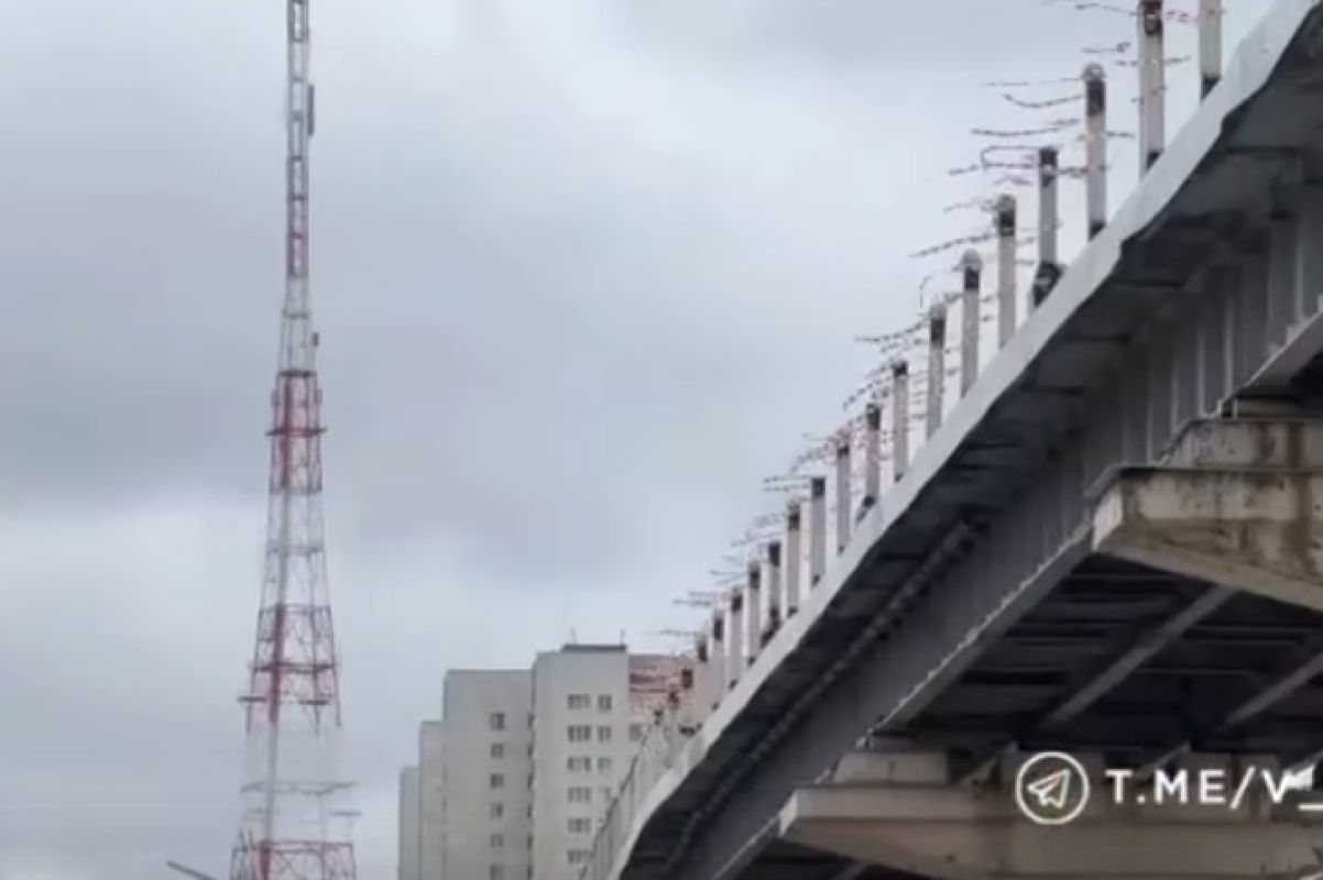 В Белгороде укрепляют конструкции моста со смайлами