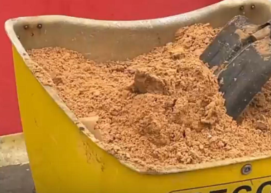 В Белгороде устанавливают ящики с противогололедной смесью