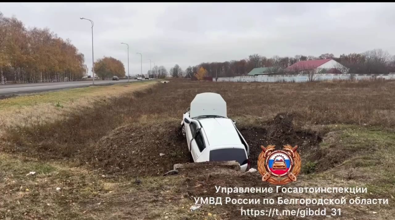 Трое взрослых и двое детей пострадали в аварии между Белгородом и Корочей