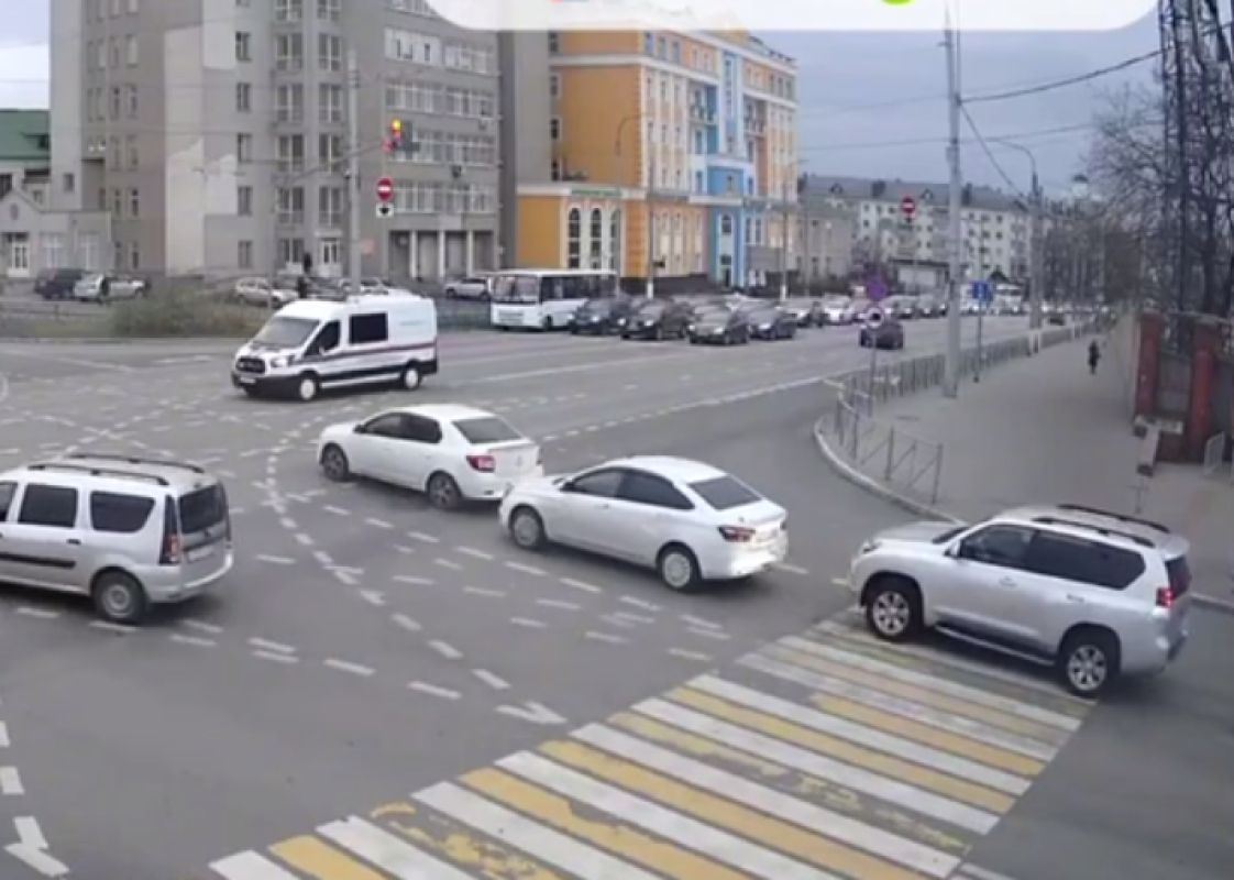 В Белгороде три машины столкнулись паровозиком в попытках пропустить скорую помощь