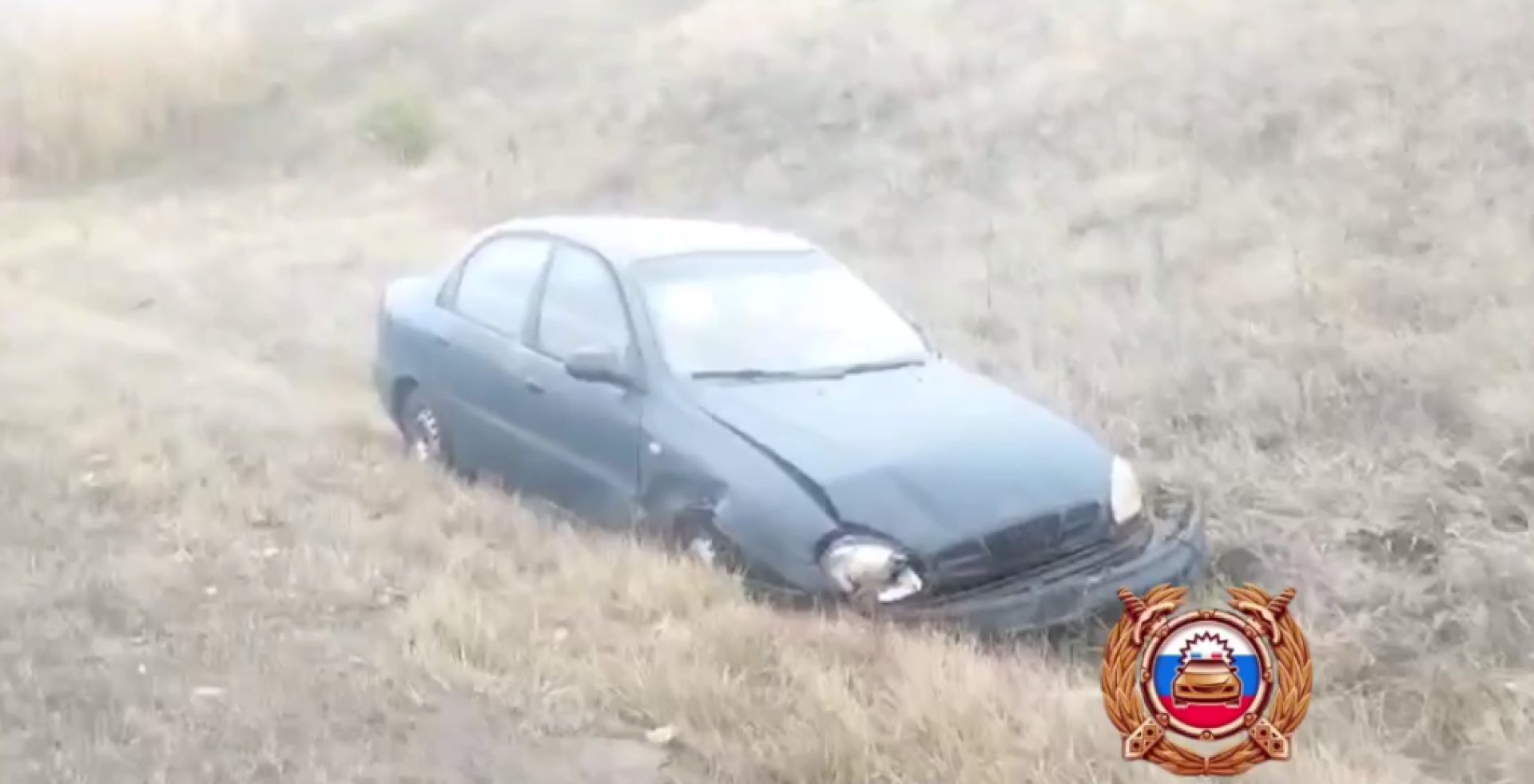 В Белгороде легковушка с женщиной внутри вылетела с дороги