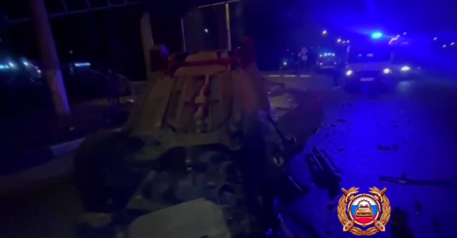 В Старом Осколе иномарка с парнем и девушкой-подростком перевернулась на скользкой дороге