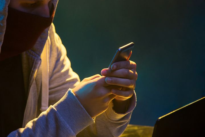 Мошенники устанавливают россиянам вредоносный вирус через WhatsApp